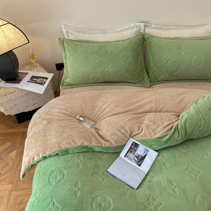 91家纺网 家纺一手货源 找家纺 金麦家纺 2023新款230g高克重牛奶绒雕花四件套 简爱-绿