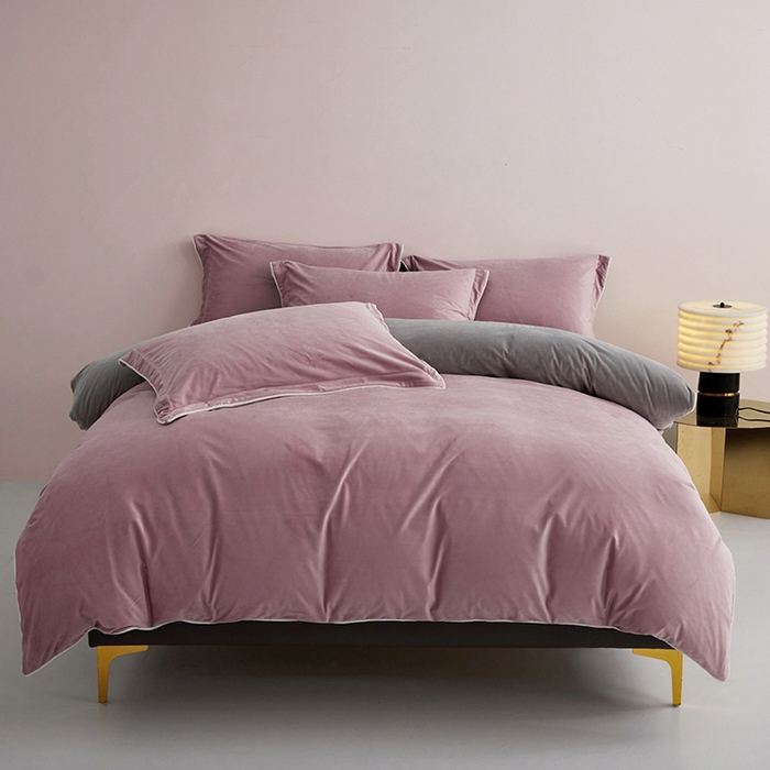 91家纺网 家纺一手货源 找家纺 丝涟2023新款轻奢风高克重230g婴儿绒德肤绒亲肤舒适双拼色埋线款滚绳四件套 烟紫+浅灰