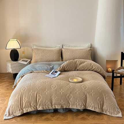 金麦家纺 2023新款230g高克重牛奶绒雕花四件套 简爱-驼色
