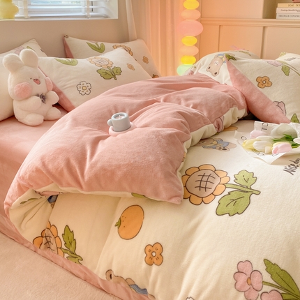 91家纺网 家纺一手货源 找家纺 恋佳居 2025新款小清新印花牛奶绒保暖四件套 开心熊