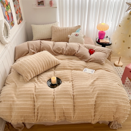 91家纺网 家纺一手货源 找家纺 顾里家纺 2023新款流苏牛奶绒套件 杏仁咖