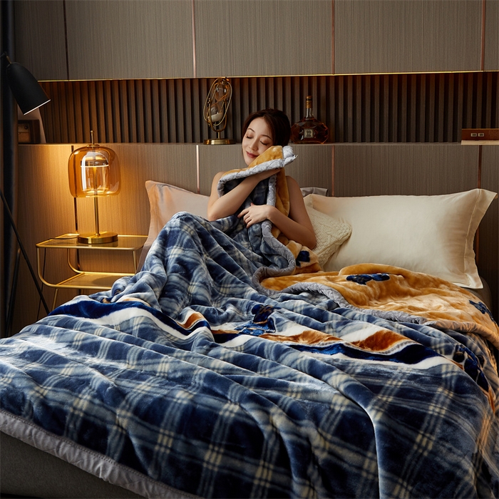 91家纺网 家纺一手货源 找家纺 航途席业 2025新款拉舍尔毛毯盖毯 太空熊