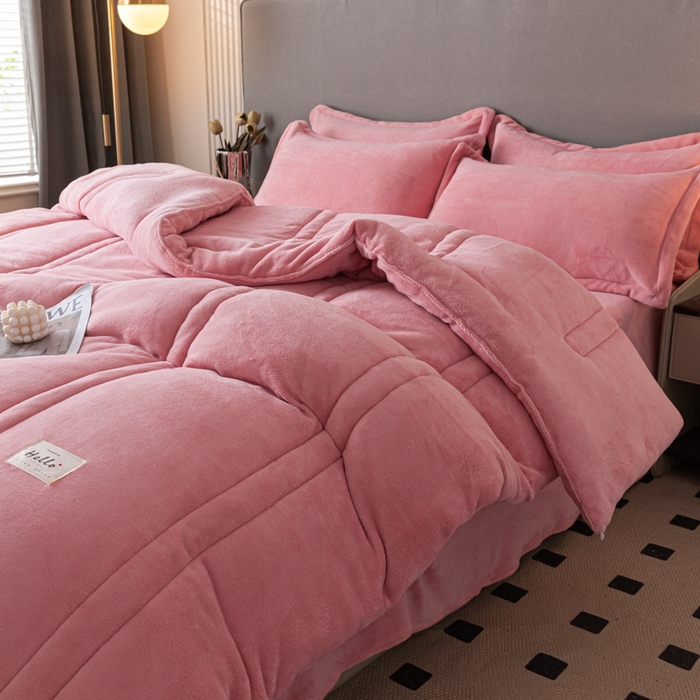 91家纺网 家纺一手货源 找家纺 暖芯家纺 2025新款牛奶绒加厚冬被被子被芯春秋被 粉玉