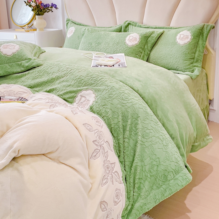 91家纺网 家纺一手货源 找家纺 宜家坊2023新款A类牛奶绒雕花拼接刺绣款四件套-维多利亚（含买家秀） 山茶绿
