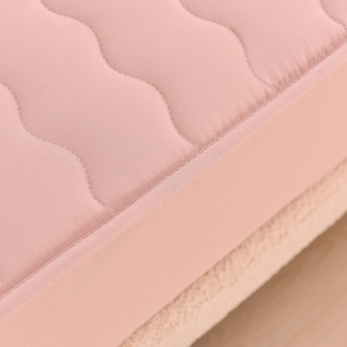 91家纺网 家纺一手货源 找家纺 X猫先生小香风A类原棉刺绣大豆纤维夹棉床笠纯色床罩保护罩小香风-莱因粉