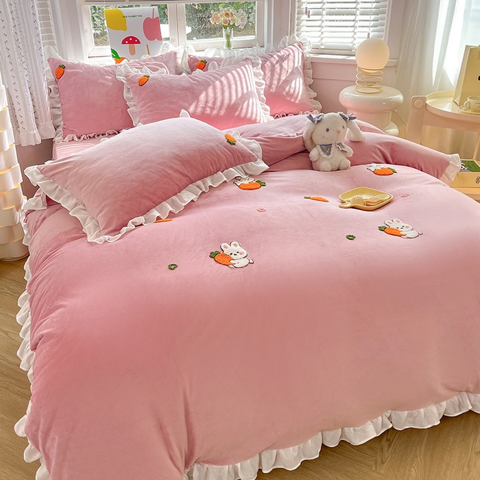 91家纺网 家纺一手货源 找家纺 绒兔兔2023新款棉加绒刺绣四件套-萝卜兔 萝卜兔-淡粉