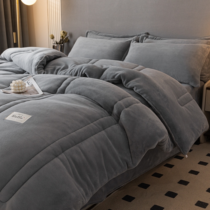 91家纺网 家纺一手货源 找家纺 暖芯家纺 2025新款牛奶绒加厚冬被被子被芯春秋被 浅灰