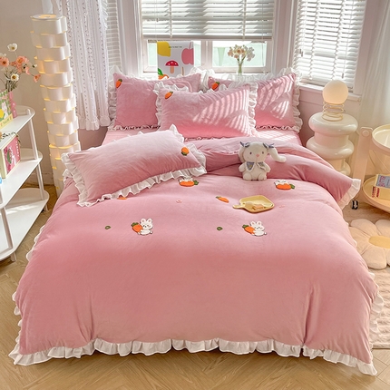 91家纺网 家纺一手货源 找家纺 绒兔兔2023新款棉加绒刺绣四件套-萝卜兔 萝卜兔-淡粉