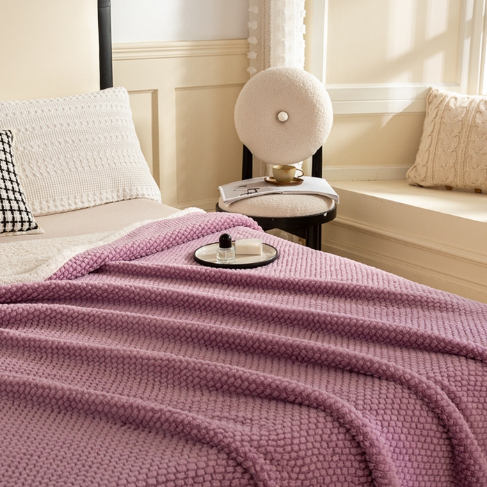 91家纺网 家纺一手货源 找家纺 丝涟家居 2023新款舒适保暖玫瑰绒毛毯 紫