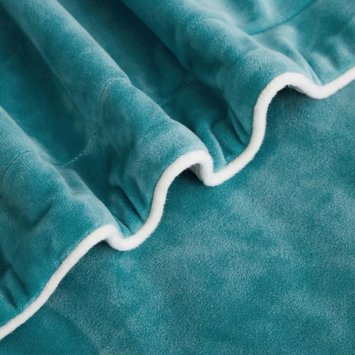 91家纺网 家纺一手货源 找家纺 丝涟2023新款轻奢风高克重230g婴儿绒德肤绒亲肤舒适双拼色埋线款滚绳四件套 湖蓝+浅灰