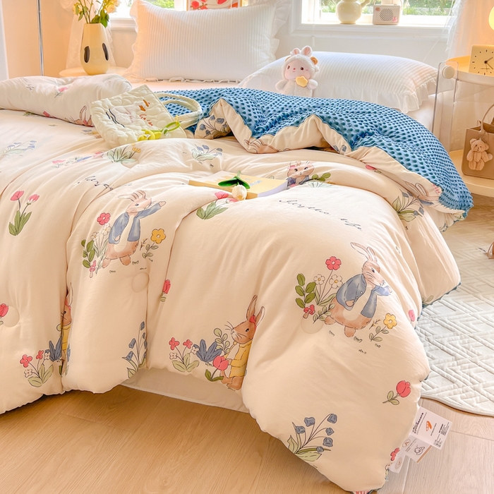 91家纺网 家纺一手货源 找家纺 居易简 2025新款水洗棉双层纱豆豆被加绒被子被芯直播豆豆绒被被子被芯冬被春秋被 兔sweet