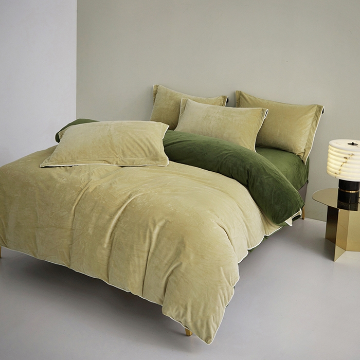 91家纺网 家纺一手货源 找家纺 丝涟2023新款轻奢风高克重230g婴儿绒德肤绒亲肤舒适双拼色埋线款滚绳四件套 亮绿+深果绿