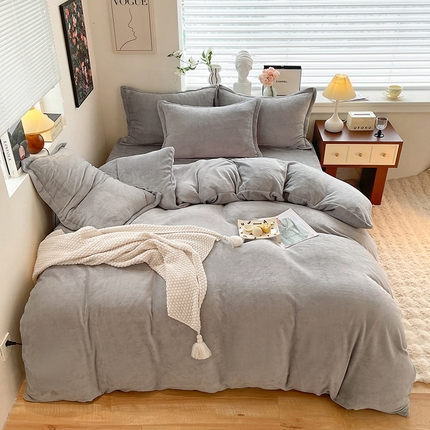 91家纺网 家纺一手货源 找家纺 逸尚阁 2024新款高克重纯色牛奶绒四件套 浅灰