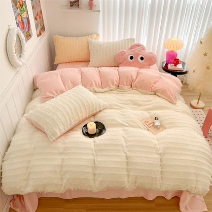 91家纺网 家纺一手货源 找家纺 顾里家纺 2023新款流苏牛奶绒套件 白桃粉