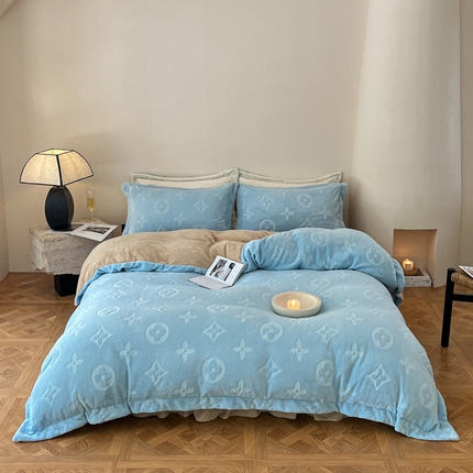 金麦家纺 2023新款230g高克重牛奶绒雕花四件套 简爱-天空兰