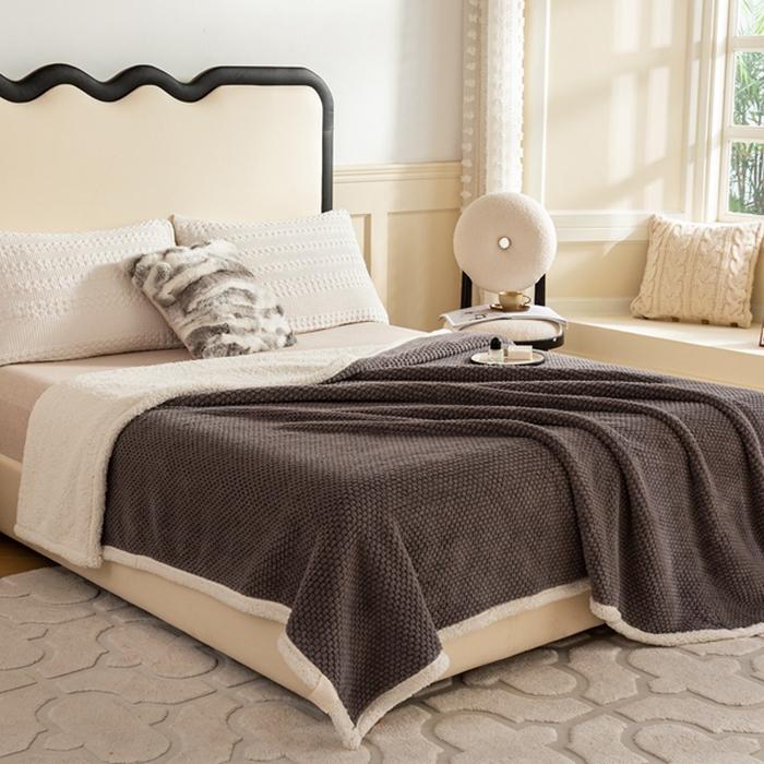 91家纺网 家纺一手货源 找家纺 丝涟家居 2023新款舒适保暖玫瑰绒毛毯 灰