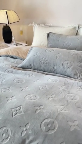 91家纺网 家纺一手货源 找家纺 金麦家纺 2023新款230g高克重牛奶绒雕花四件套 简爱-浅灰