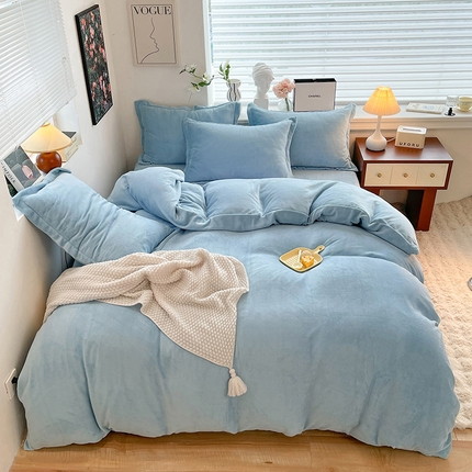 91家纺网 家纺一手货源 找家纺 逸尚阁 2024新款高克重纯色牛奶绒四件套 宾利蓝