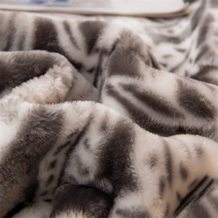 91家纺网 家纺一手货源 找家纺 航途席业 2025新款拉舍尔毛毯盖毯 叶语芊芊-灰