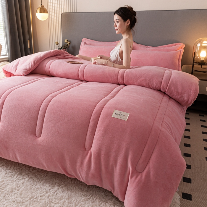 91家纺网 家纺一手货源 找家纺 暖芯家纺 2025新款牛奶绒加厚冬被被子被芯春秋被 粉玉