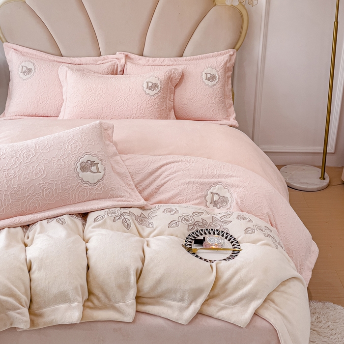 91家纺网 家纺一手货源 找家纺 （总）宜家坊2023新款A类牛奶绒雕花拼接刺绣款四件套-维多利亚（含买家秀）