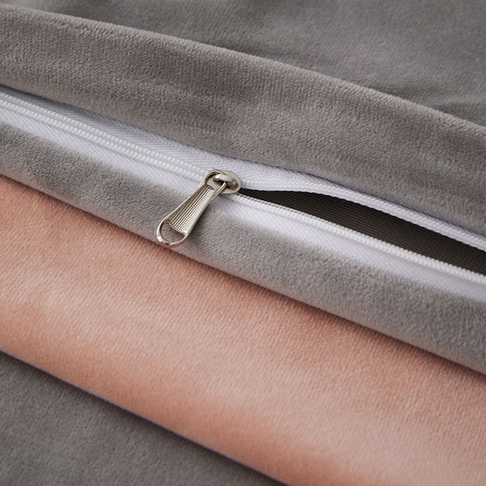 91家纺网 家纺一手货源 找家纺 丝涟2023新款轻奢风高克重230g婴儿绒德肤绒亲肤舒适双拼色埋线款滚绳四件套 粉玉+浅灰