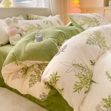 91家纺网 家纺一手货源 找家纺 恋佳居 2025新款小清新印花牛奶绒保暖四件套 仙草