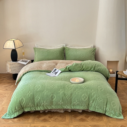 91家纺网 家纺一手货源 找家纺 金麦家纺 2023新款230g高克重牛奶绒雕花四件套 简爱-绿