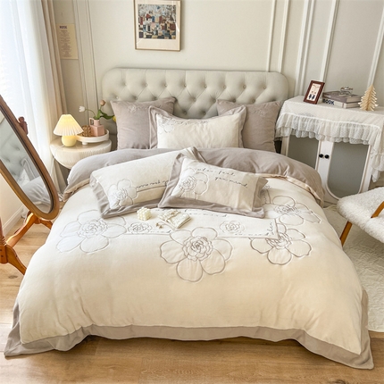 91家纺网 家纺一手货源 找家纺 （总）佰亿莱 2024新款牛奶绒刺绣四件套-卡妮娜