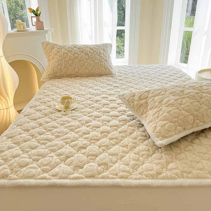 91家纺网 家纺一手货源 找家纺 欧邦 新款爱心款提花塔芙绒夹棉床垫榻榻米薄垫子 床垫-奶黄