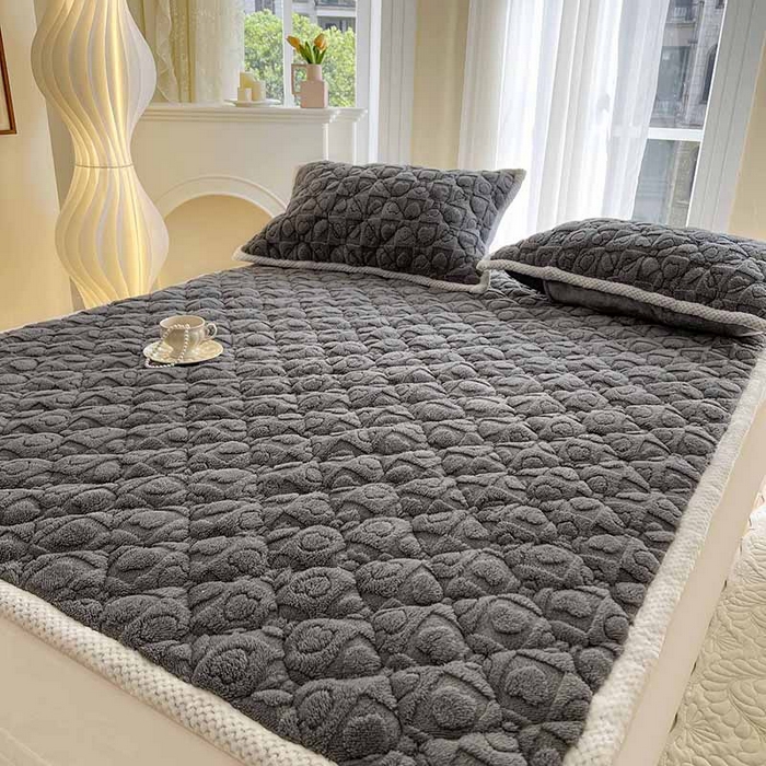 91家纺网 家纺一手货源 找家纺 欧邦 新款爱心款提花塔芙绒夹棉床垫榻榻米薄垫子 床垫-石墨灰