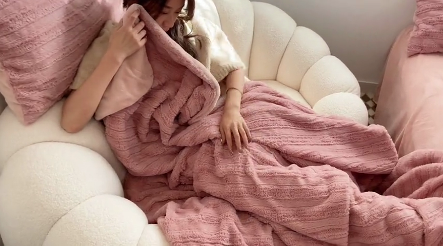 91家纺网 家纺一手货源 找家纺 （总）顾里家纺 2023新款小贵妇仿皮草兔毛皮绒毯盖毯