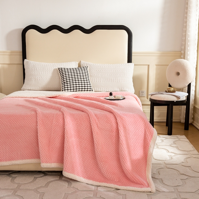 91家纺网 家纺一手货源 找家纺 丝涟家居 2023新款舒适保暖玫瑰绒毛毯 粉