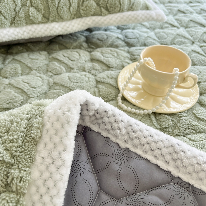 91家纺网 家纺一手货源 找家纺 欧邦 新款爱心款提花塔芙绒夹棉床垫榻榻米薄垫子 床垫-果绿