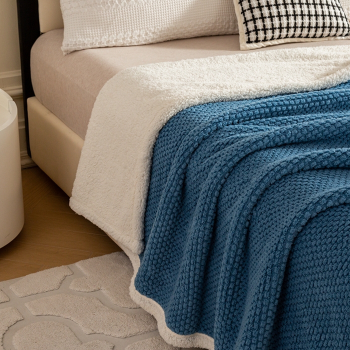 91家纺网 家纺一手货源 找家纺 丝涟家居 2023新款舒适保暖玫瑰绒毛毯 蓝