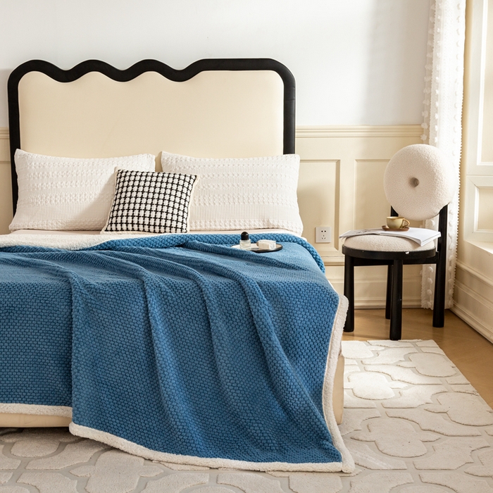 91家纺网 家纺一手货源 找家纺 丝涟家居 2023新款舒适保暖玫瑰绒毛毯 蓝