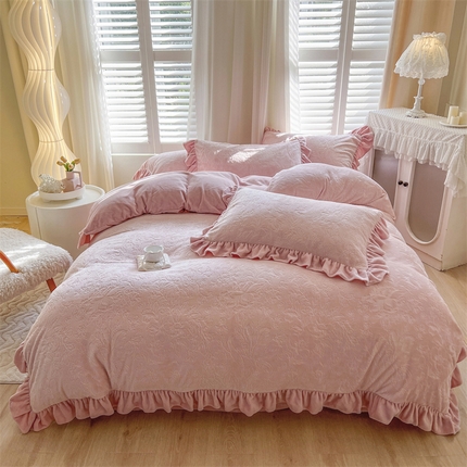 91家纺网 家纺一手货源 找家纺 （总）佰亿莱2024新款牛奶绒雕花四件套-落英