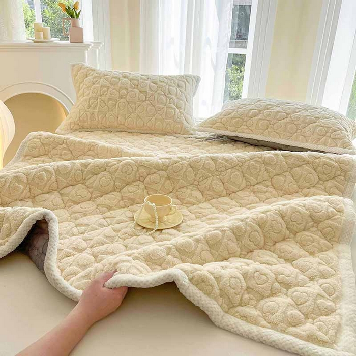 91家纺网 家纺一手货源 找家纺 欧邦 新款爱心款提花塔芙绒夹棉床垫榻榻米薄垫子 床垫-奶黄