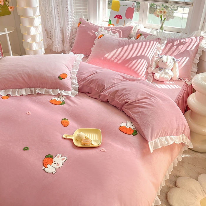 91家纺网 家纺一手货源 找家纺 绒兔兔2023新款棉加绒刺绣四件套-萝卜兔 萝卜兔-淡粉