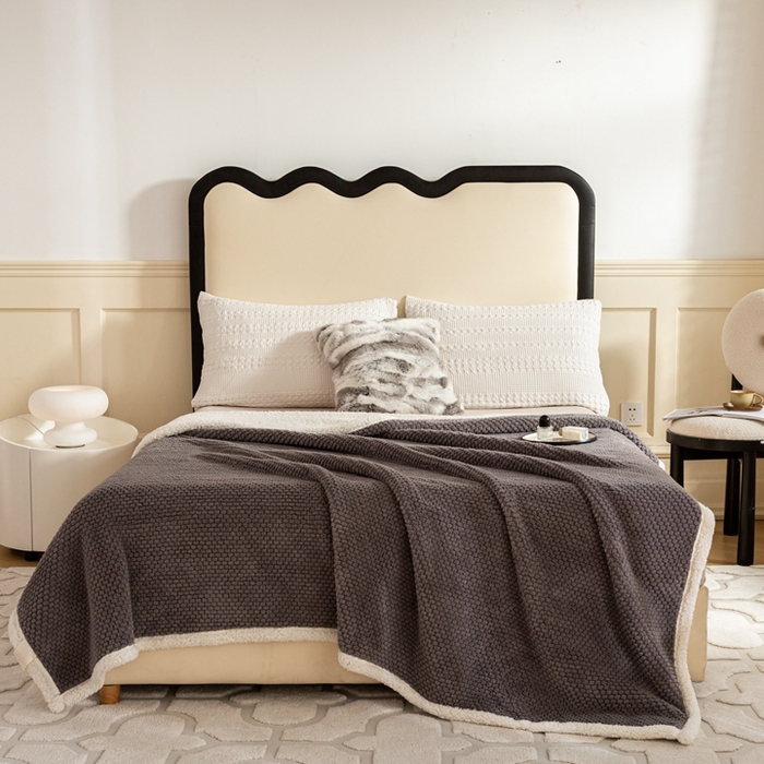 91家纺网 家纺一手货源 找家纺 丝涟家居 2023新款舒适保暖玫瑰绒毛毯 灰