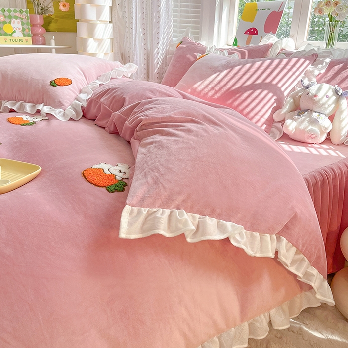 91家纺网 家纺一手货源 找家纺 绒兔兔2023新款棉加绒刺绣四件套-萝卜兔 萝卜兔-淡粉