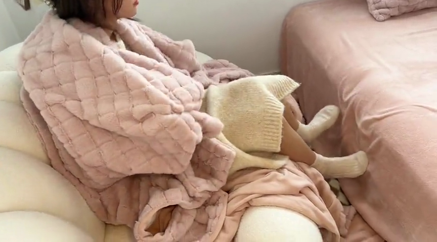 91家纺网 家纺一手货源 找家纺 （总）顾里家纺 2023新款小贵妇仿皮草兔毛皮绒毯盖毯