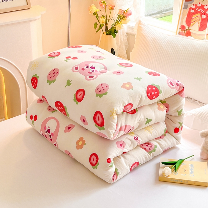 91家纺网 家纺一手货源 找家纺 居易简 2025新款水洗棉双层纱豆豆被加绒被子被芯直播豆豆绒被被子被芯冬被春秋被 草莓蛋糕