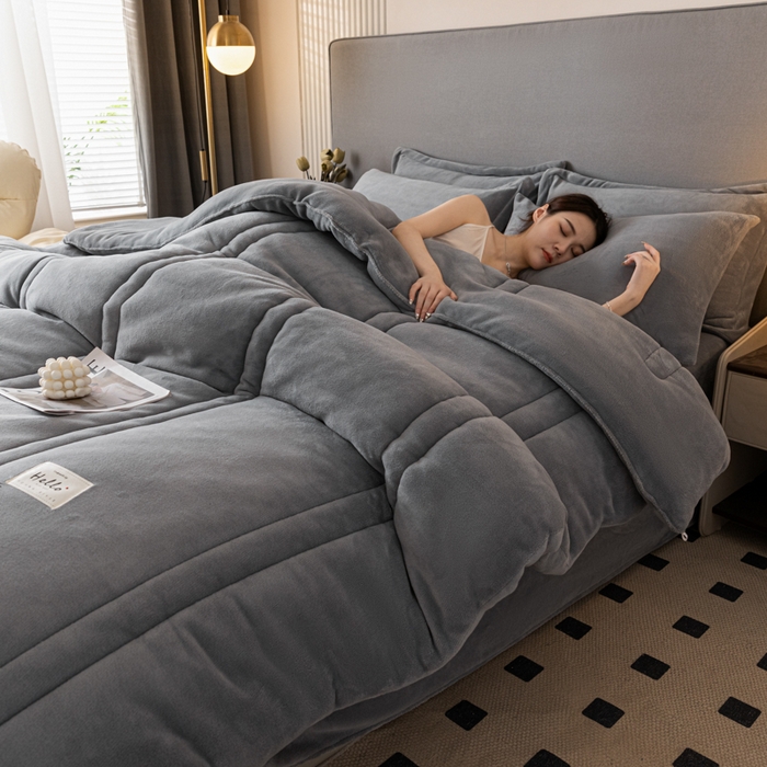 91家纺网 家纺一手货源 找家纺 暖芯家纺 2025新款牛奶绒加厚冬被被子被芯春秋被 浅灰