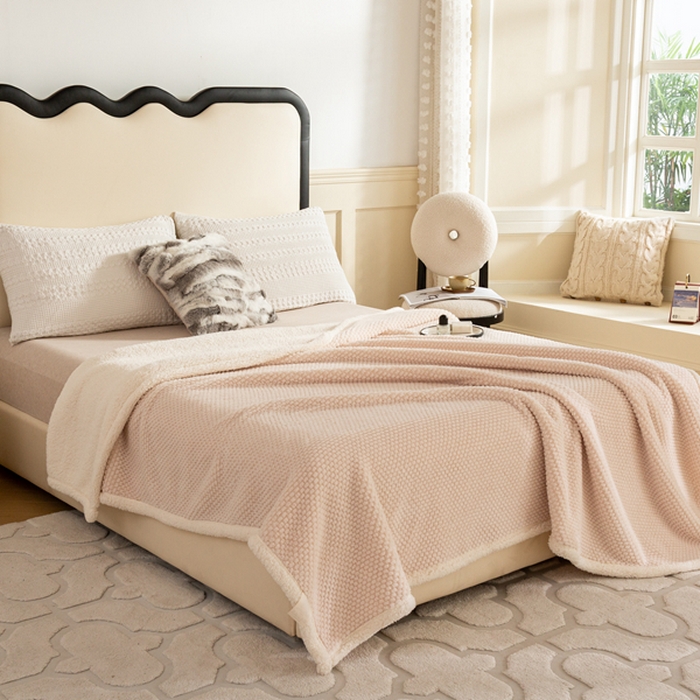 91家纺网 家纺一手货源 找家纺 丝涟家居 2023新款舒适保暖玫瑰绒毛毯 奶白