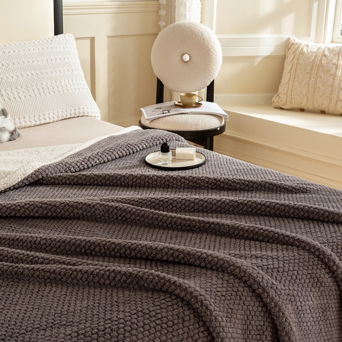 91家纺网 家纺一手货源 找家纺 丝涟家居 2023新款舒适保暖玫瑰绒毛毯 灰