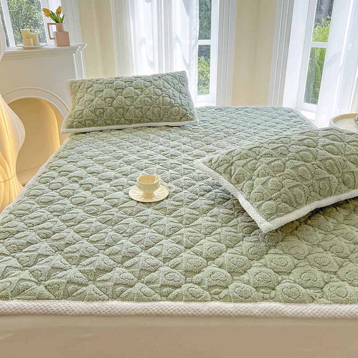 91家纺网 家纺一手货源 找家纺 欧邦 新款爱心款提花塔芙绒夹棉床垫榻榻米薄垫子 床垫-果绿