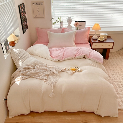 91家纺网 家纺一手货源 找家纺 逸尚阁 2024新款高克重纯色牛奶绒四件套 奶白+粉