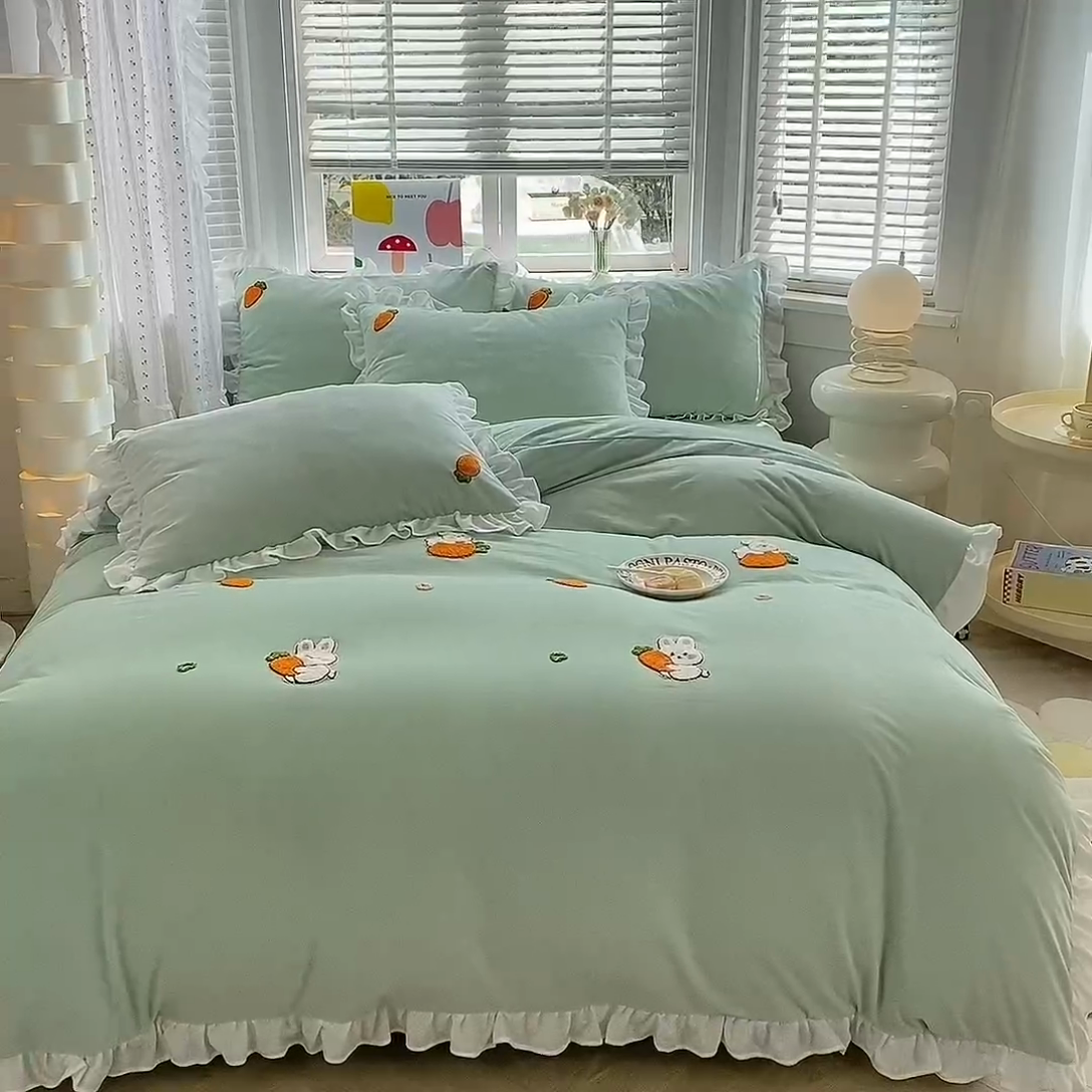 91家纺网 家纺一手货源 找家纺 绒兔兔2023新款棉加绒刺绣四件套-萝卜兔 萝卜兔-浅绿
