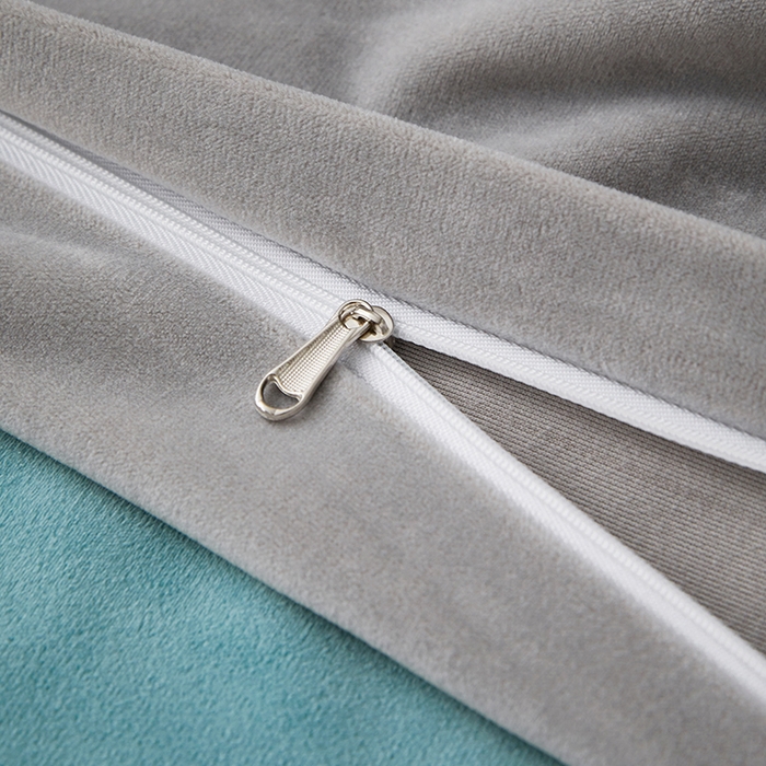 91家纺网 家纺一手货源 找家纺 丝涟2023新款轻奢风高克重230g婴儿绒德肤绒亲肤舒适双拼色埋线款滚绳四件套 湖蓝+浅灰